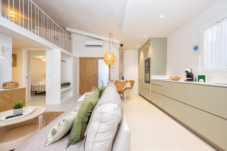 Kitchen or kitchenette, Living room, dishwasher, oven, stove, toaster