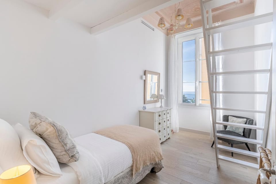 "L'Or Bleu" exclusive location and beautiful apartment next to Promenade Apartment in Nice