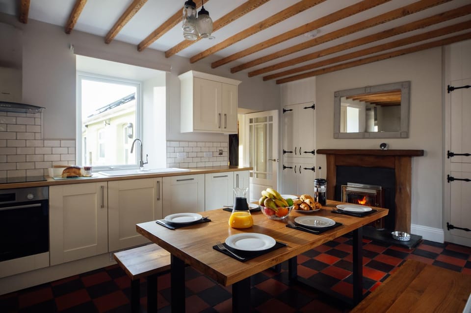 Food, fireplace, kitchen