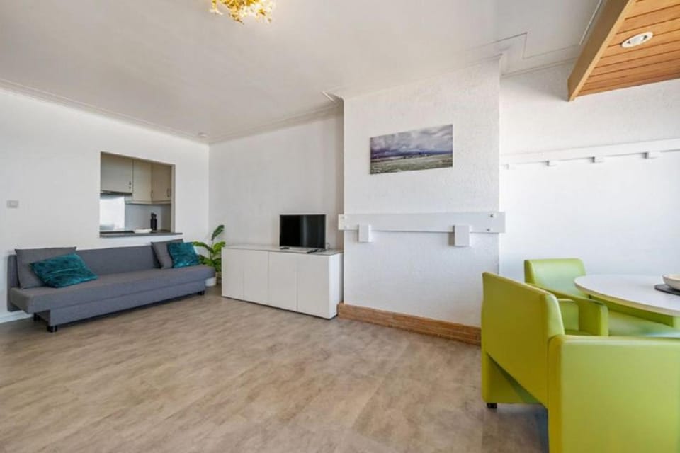 Communal lounge/ TV room, Photo of the whole room, Seating area