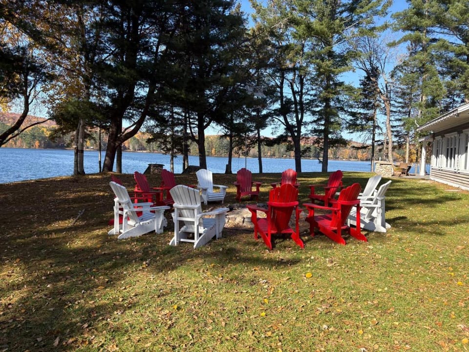 Sunshine Lake Estate Multi Chalet Property Chalet in Ontario