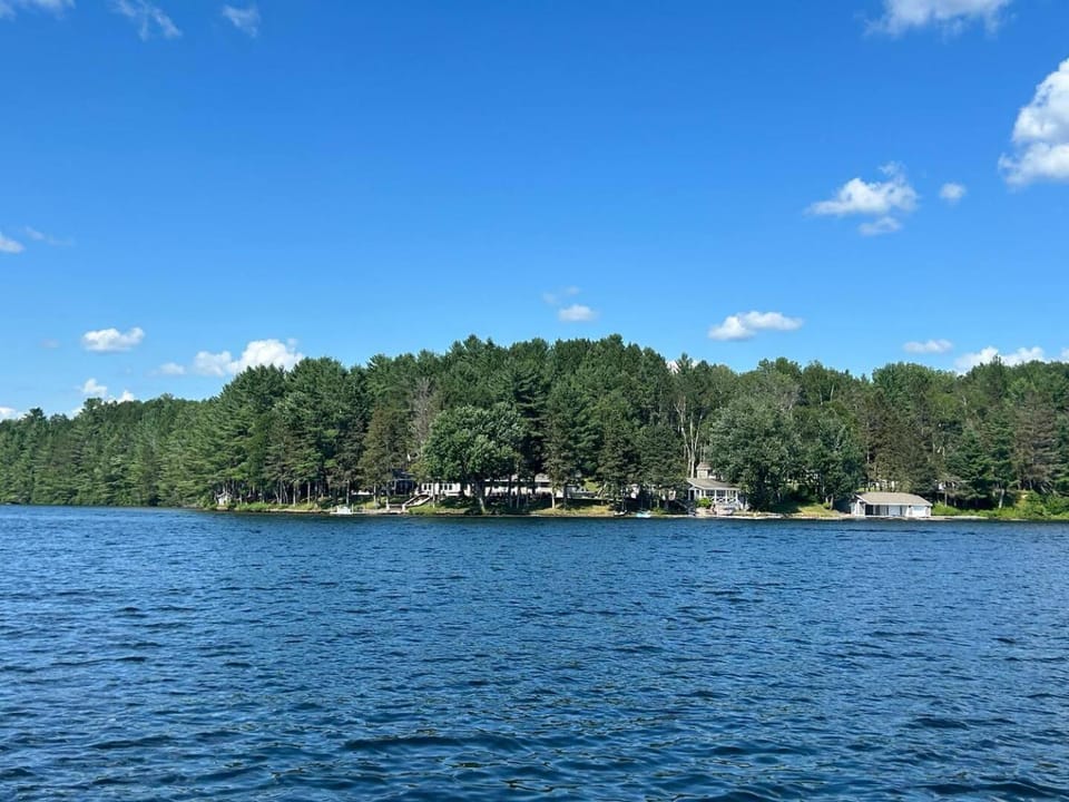Sunshine Lake Estate Multi Chalet Property Chalet in Ontario