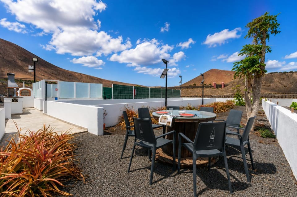 Day, Natural landscape, View (from property/room), Balcony/Terrace, Dining area, Mountain view