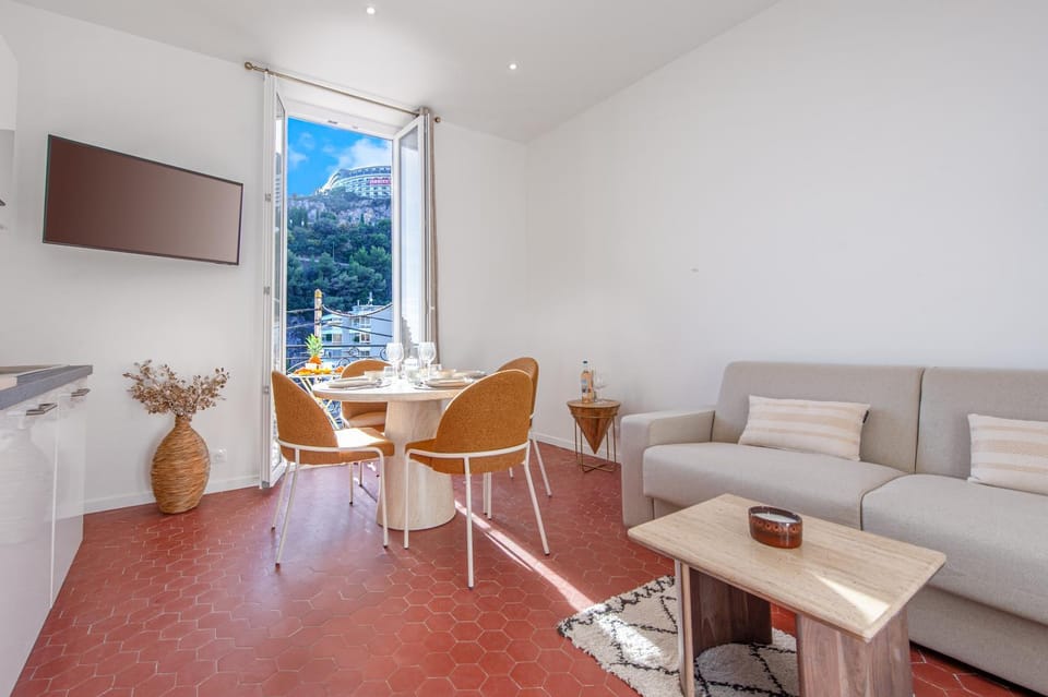 Communal lounge/ TV room, TV and multimedia, Living room, Dining area