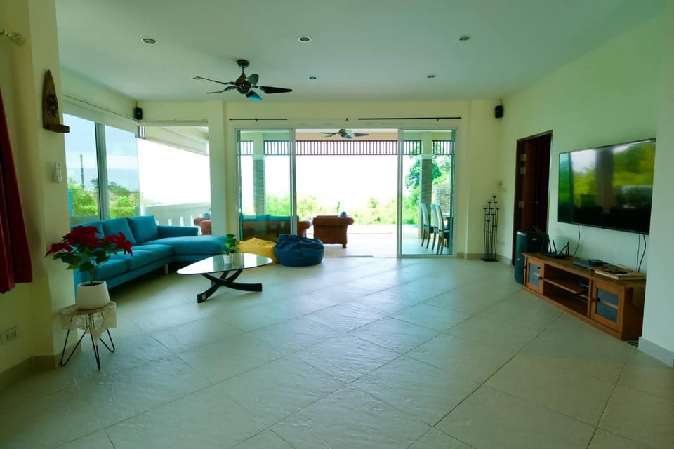 Communal lounge/ TV room, TV and multimedia, Living room
