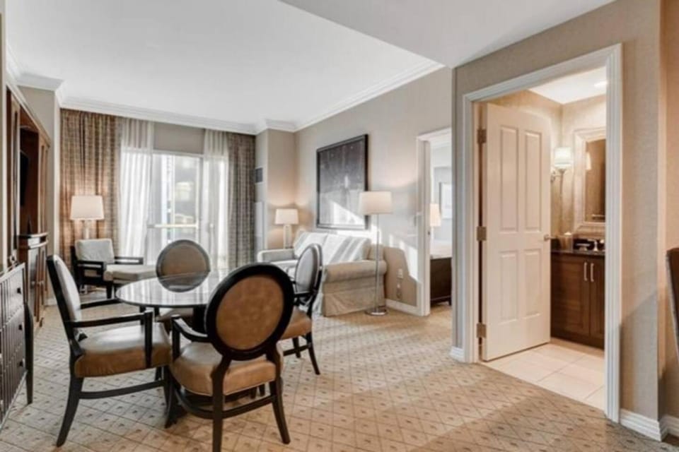 31st Floor 1-BR Corner Suite at Signature at MGM Apartment hotel in Las Vegas Strip