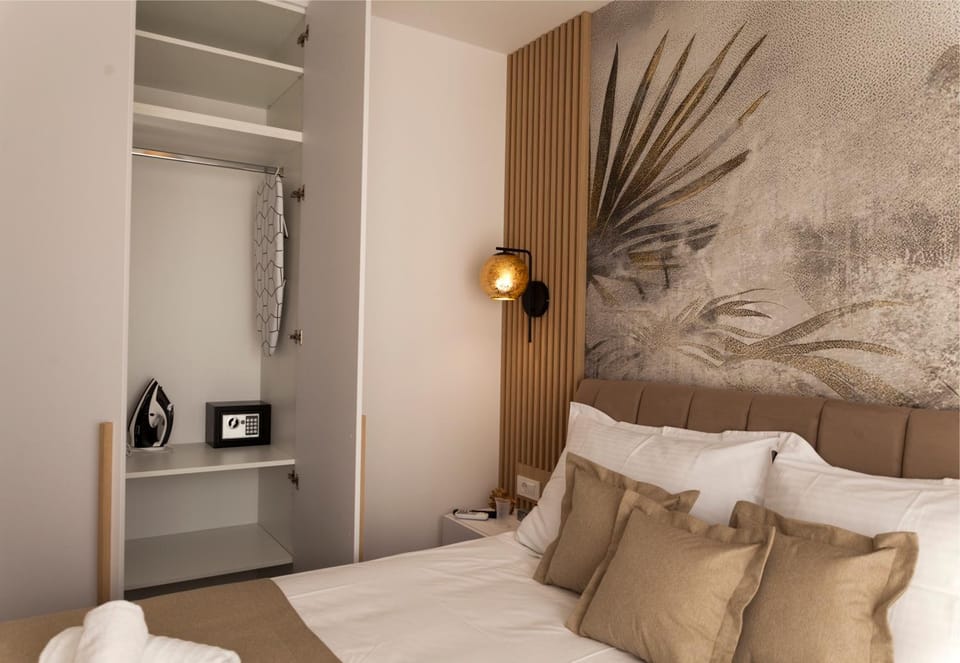 Bed, Photo of the whole room, Bedroom, towels, air conditioner