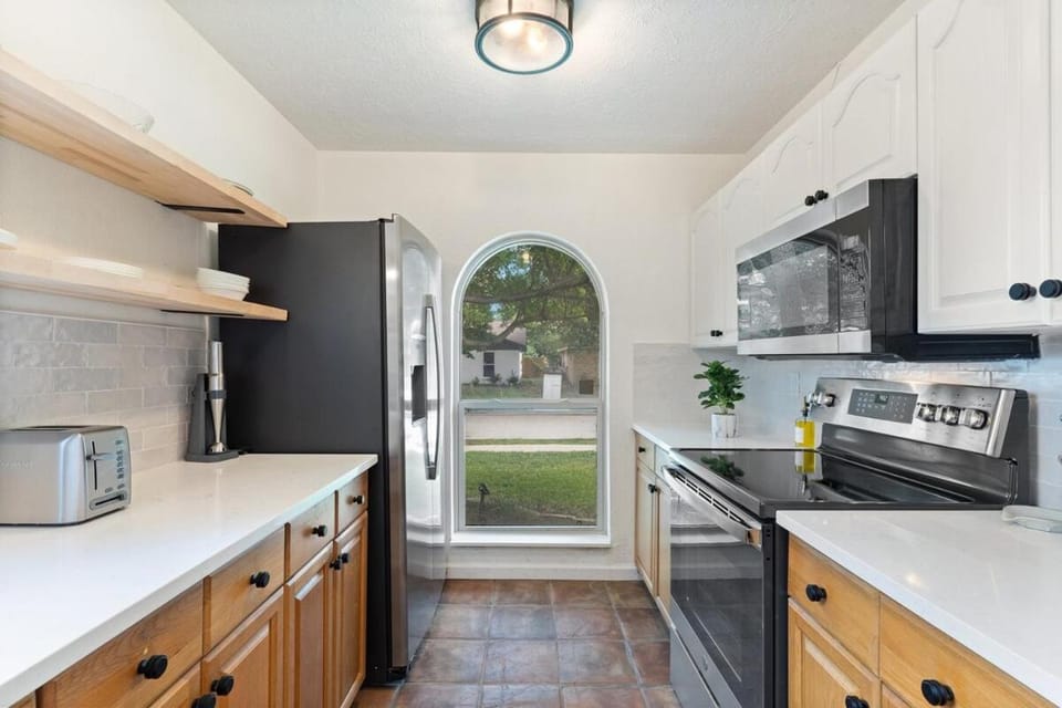 SEP Specials! Warm Spanish Escape House in The Colony