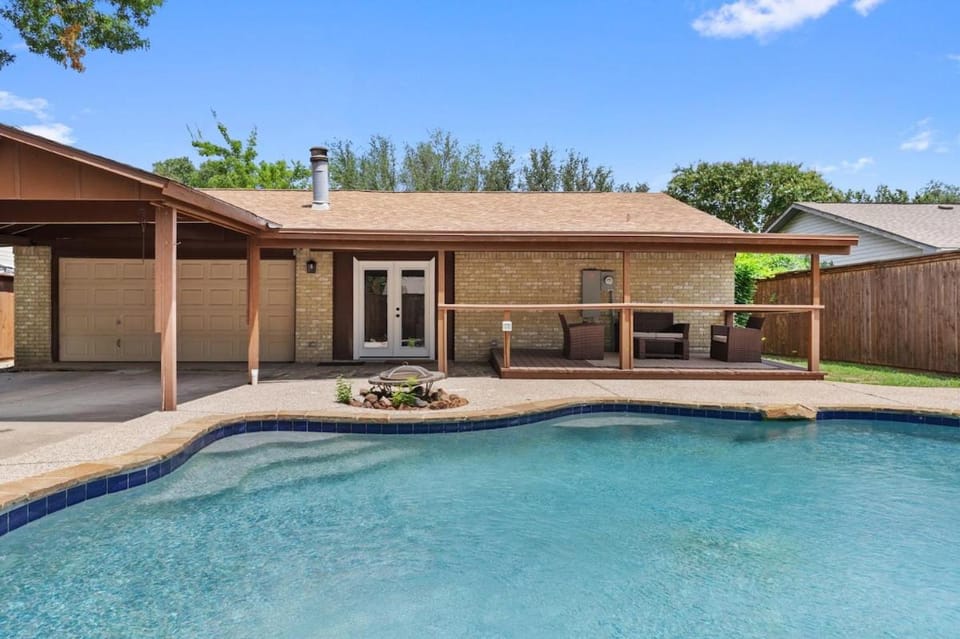 SEP Specials! Warm Spanish Escape House in The Colony