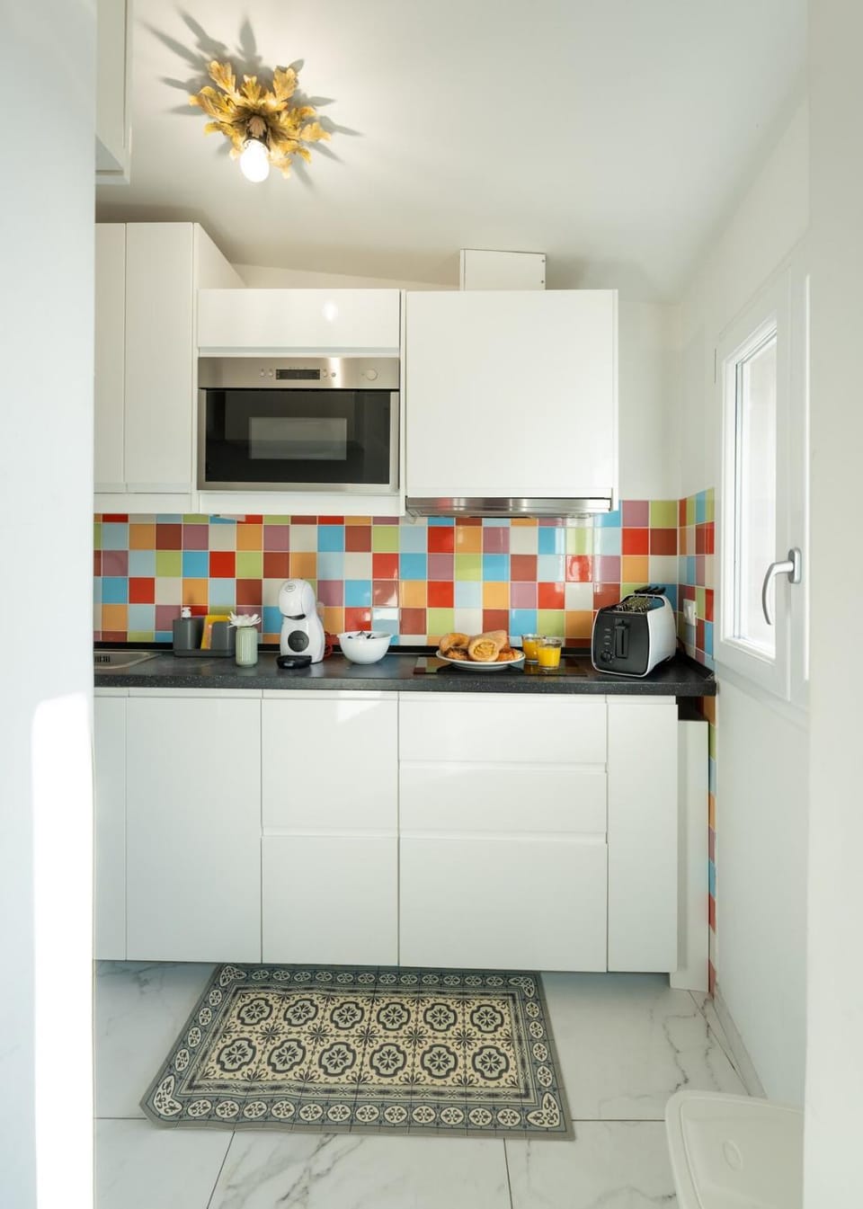 Kitchen or kitchenette, oven, stove