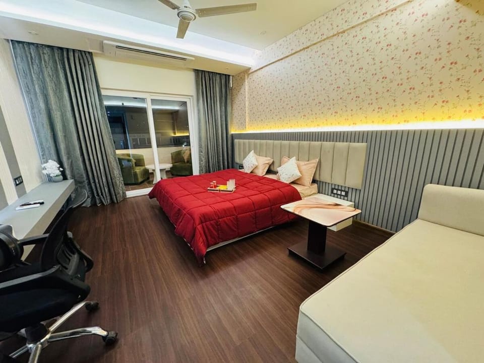 The Urban Romance - Cozy Modern and Romantic Studio Apartment in Dehradun