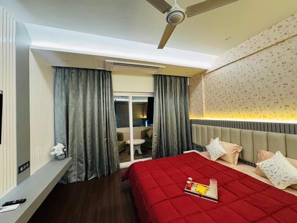 The Urban Romance - Cozy Modern and Romantic Studio Apartment in Dehradun