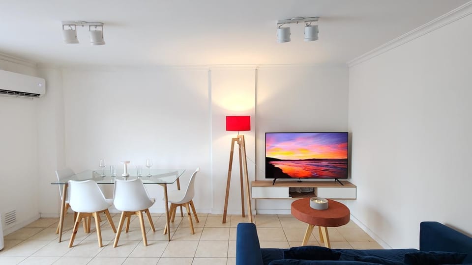 TV and multimedia, Living room, Seating area, Dining area, Evening entertainment