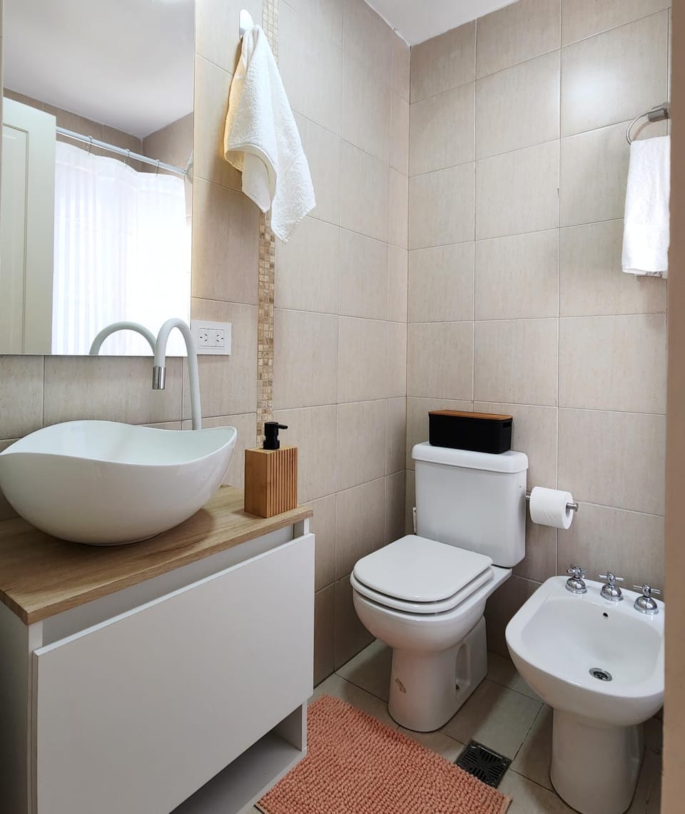 Shower, Toilet, Bathroom, Bath, bidet, towels