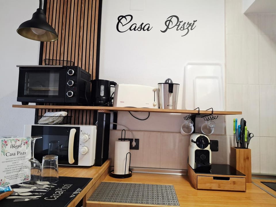 Coffee/tea facilities, Kitchen or kitchenette, toaster