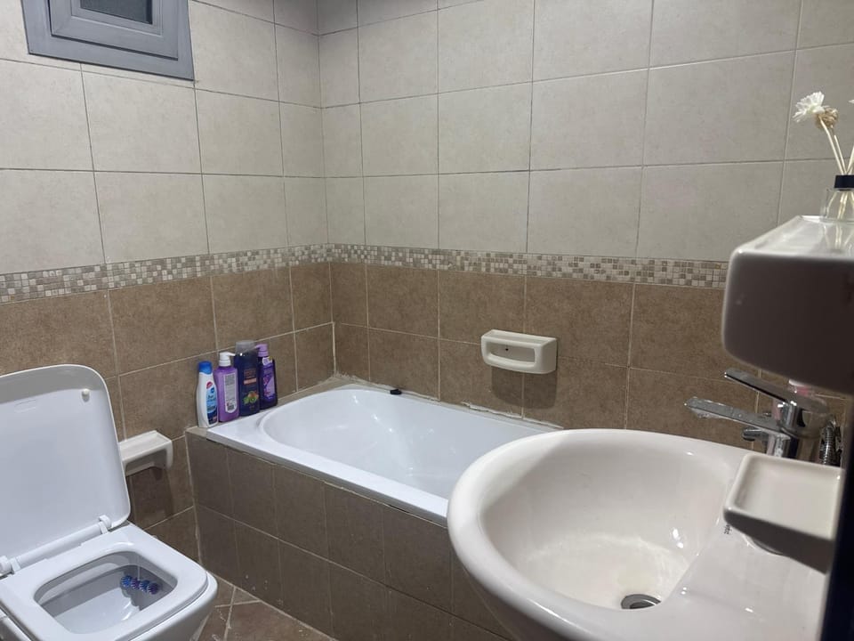 Helsa private room with attached bathroom Apartment in Al Sharjah