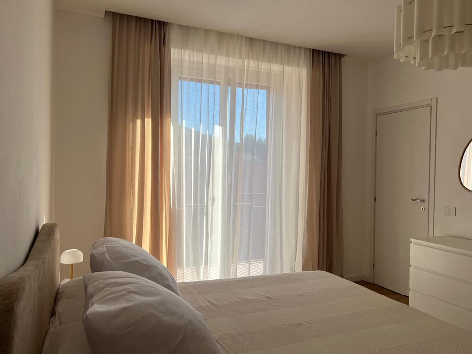 White Noise Como - Private Room Vacation rental in Como