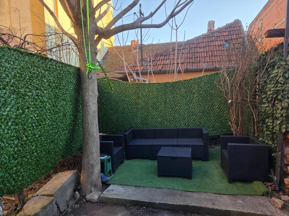 Day, Garden, Seating area, Garden view