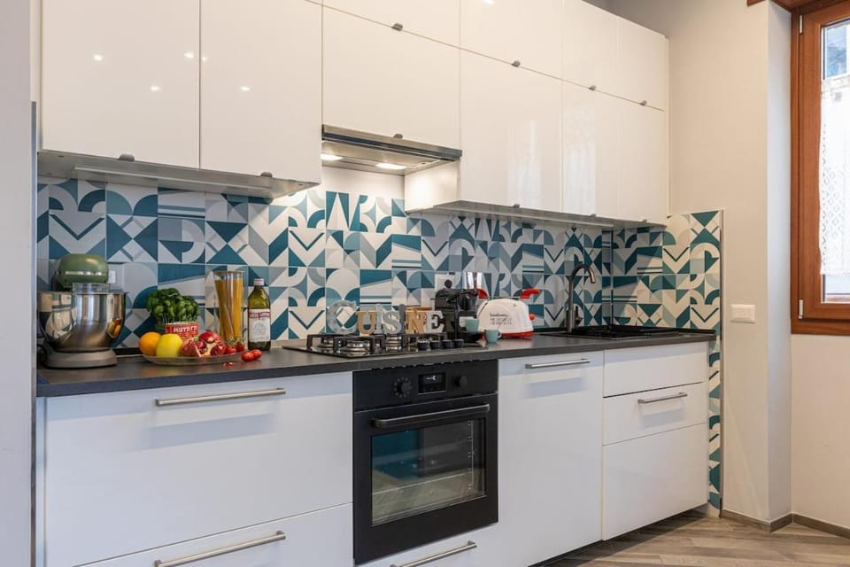 Pellegrini spaciuos 2 rooms Home Apartment in Rome