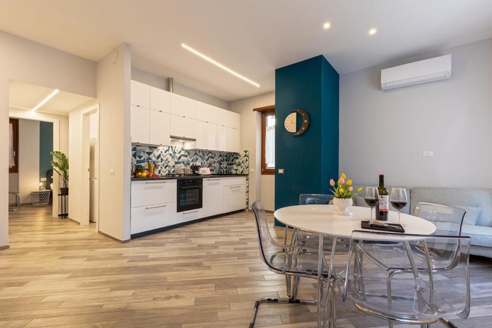 Pellegrini spaciuos 2 rooms Home Apartment in Rome