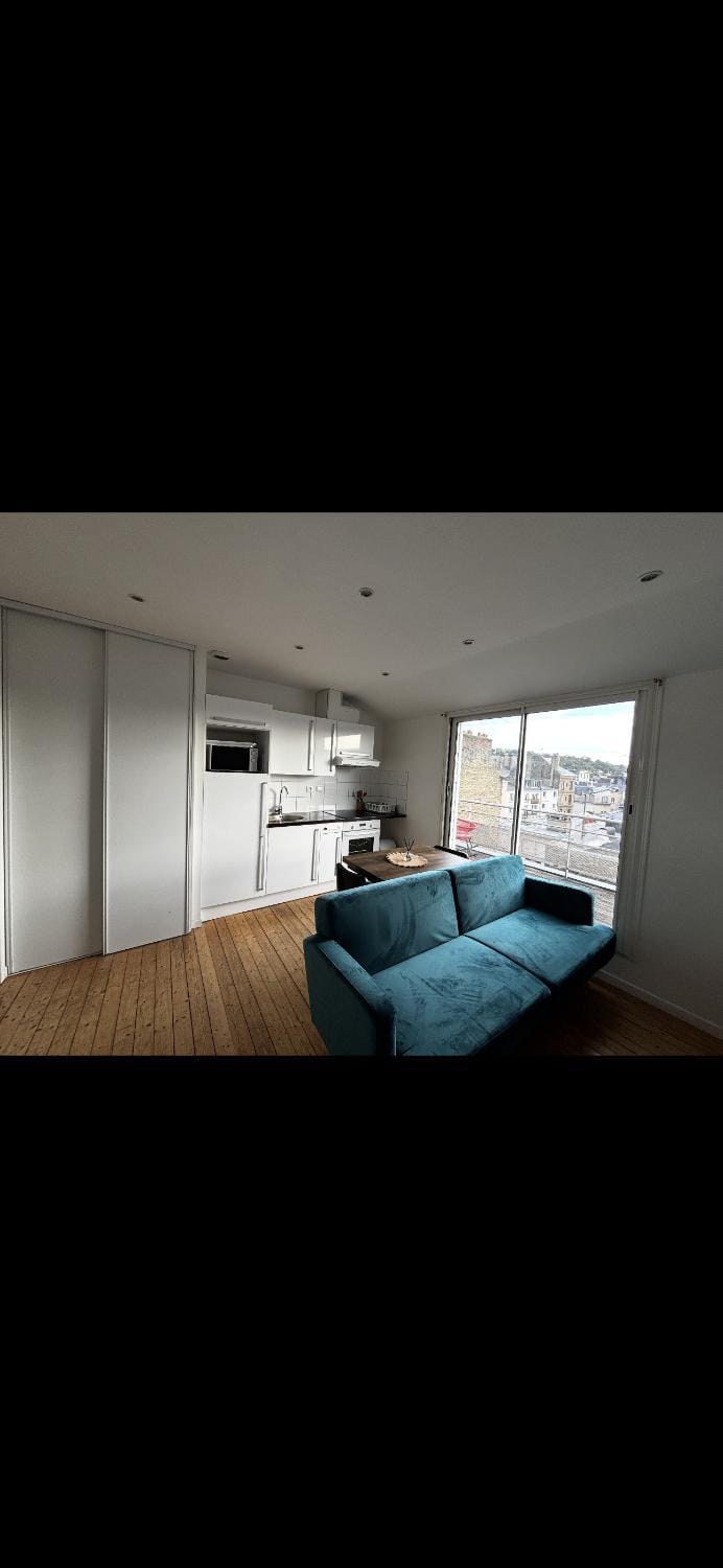 Kitchen or kitchenette, Living room, Seating area, stove