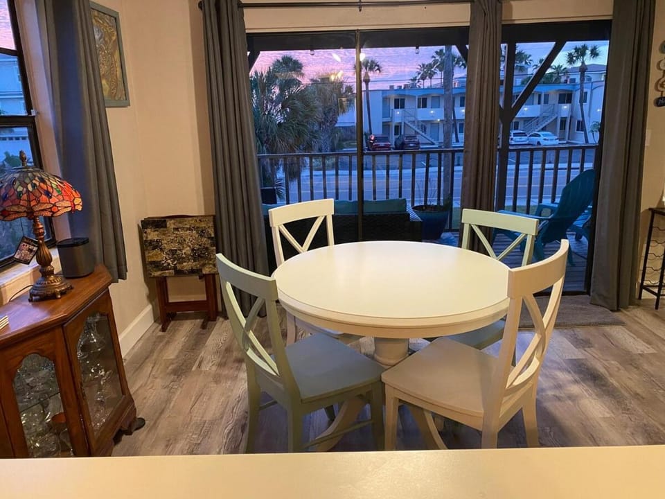 Beach Villa 2 Bedroom Apartment in Indian Rocks Beach