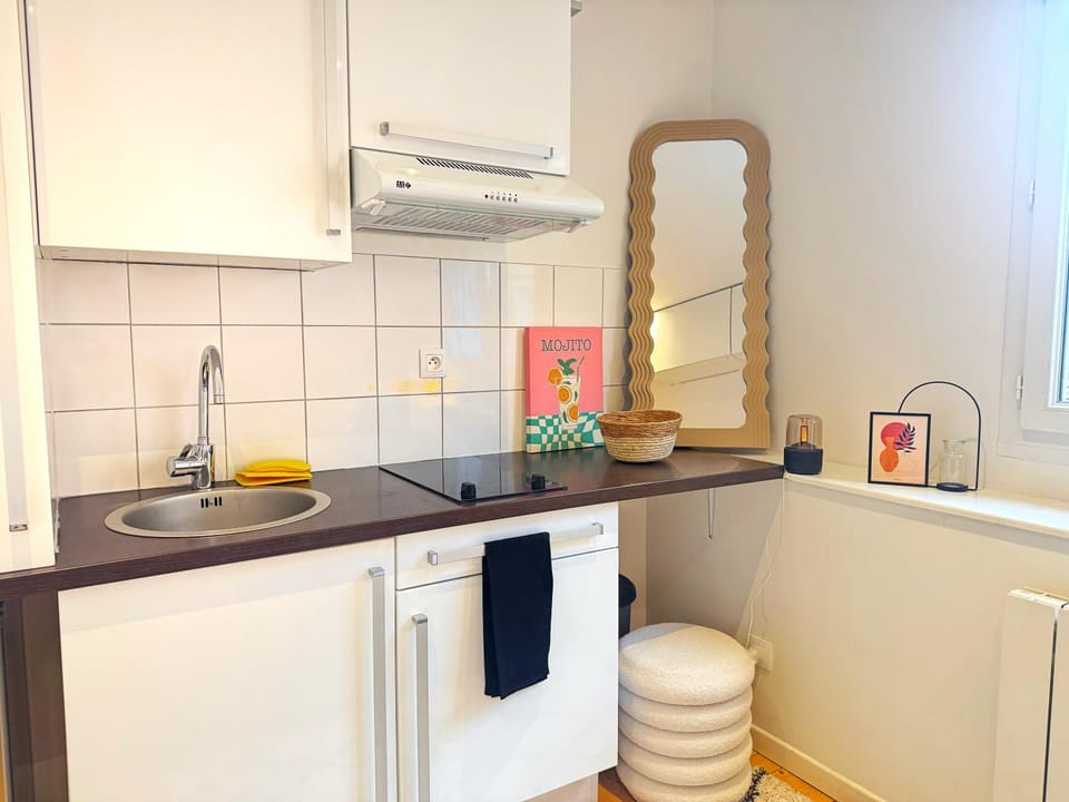 Kitchen or kitchenette, stove