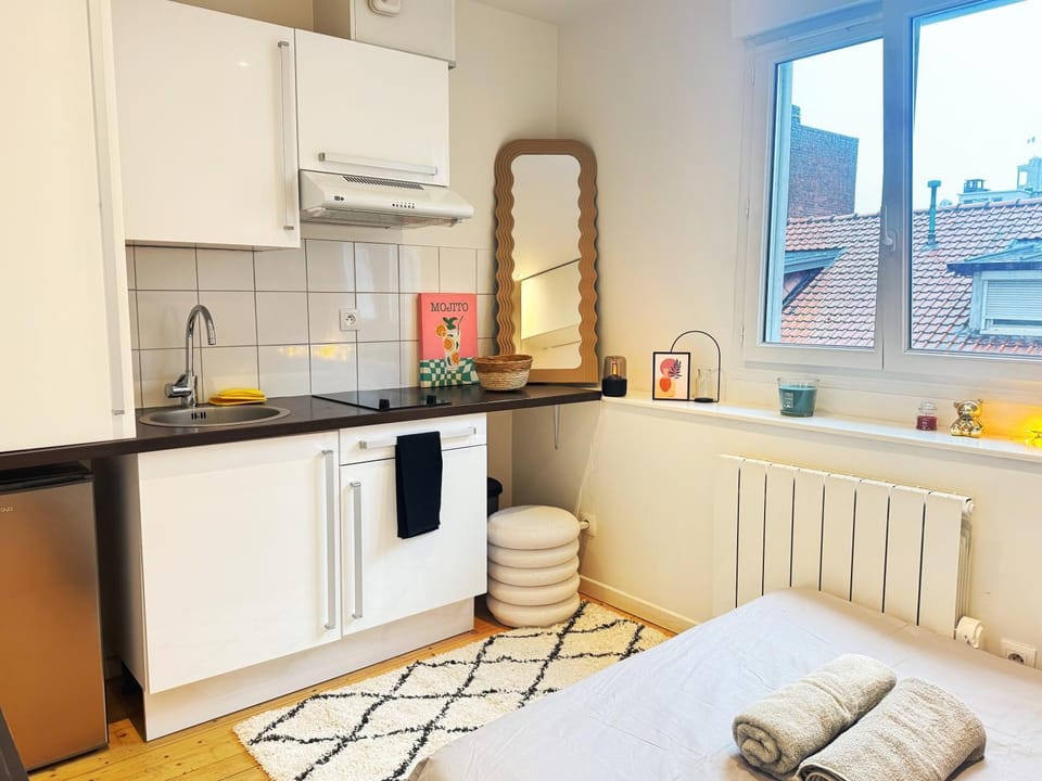 Bed, Kitchen or kitchenette, Photo of the whole room, Bedroom, internet, stove