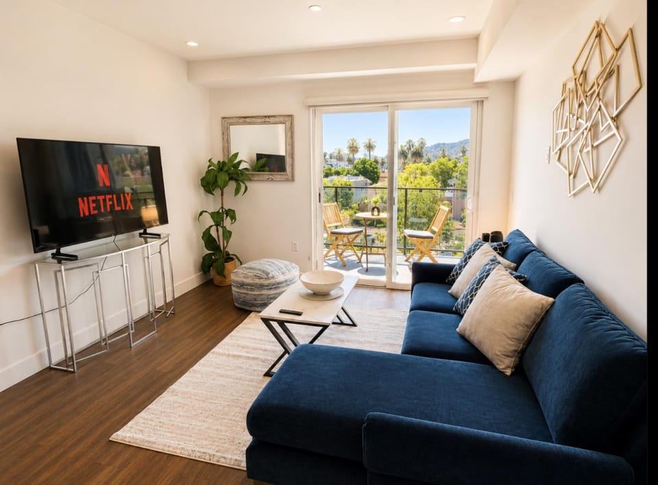 TV and multimedia, View (from property/room), Balcony/Terrace, Living room, Seating area