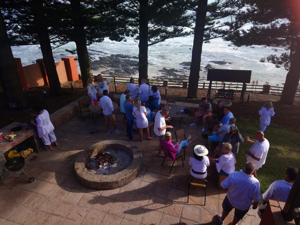 People, BBQ facilities, Sea view, Area and facilities, Alcoholic drinks, Non alcoholic drinks