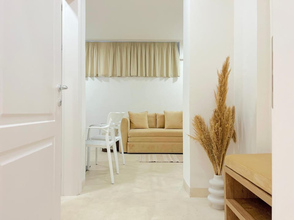 SMART STAY - Cave By the Sea Apartment in Tirana County, Albania