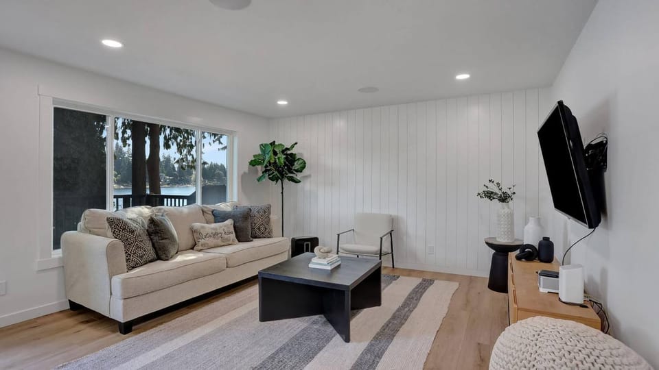 Property building, Photo of the whole room, Decorative detail, Bedroom