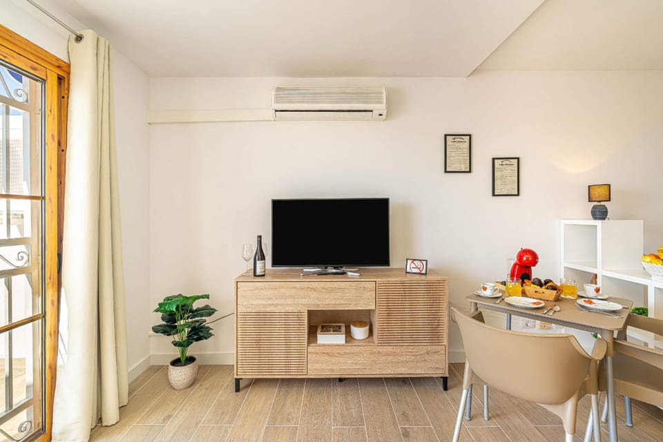 TV and multimedia, Dining area, Evening entertainment