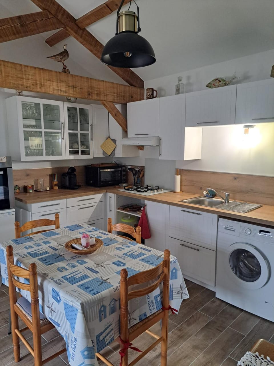 Dining area, oven, stove