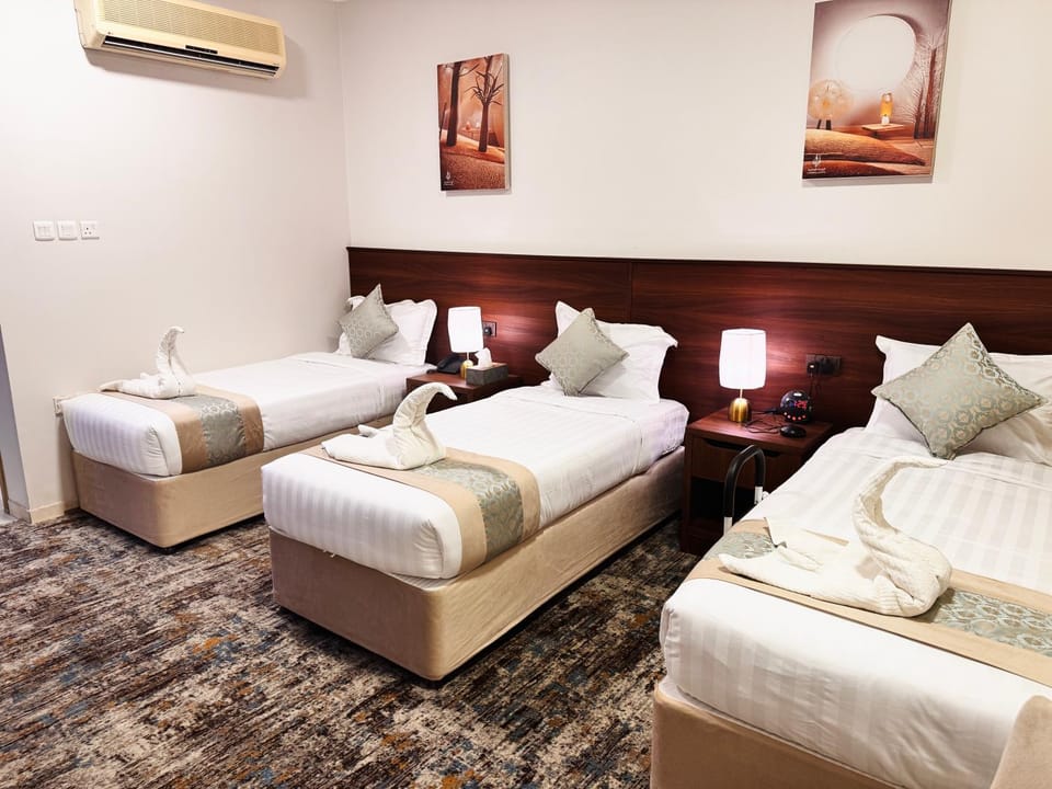 Bed, Photo of the whole room, Seating area, towels