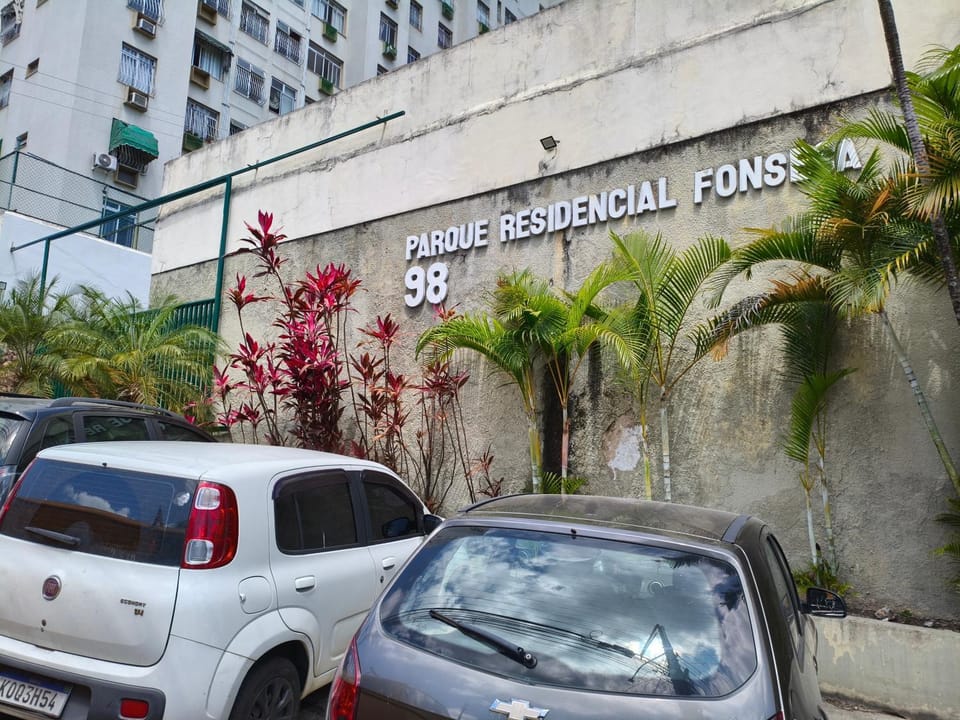 Apartamento, claro, alto,garagem,piscina todo novinho mobiliado, coração do Fonseca Apartment in Niterói