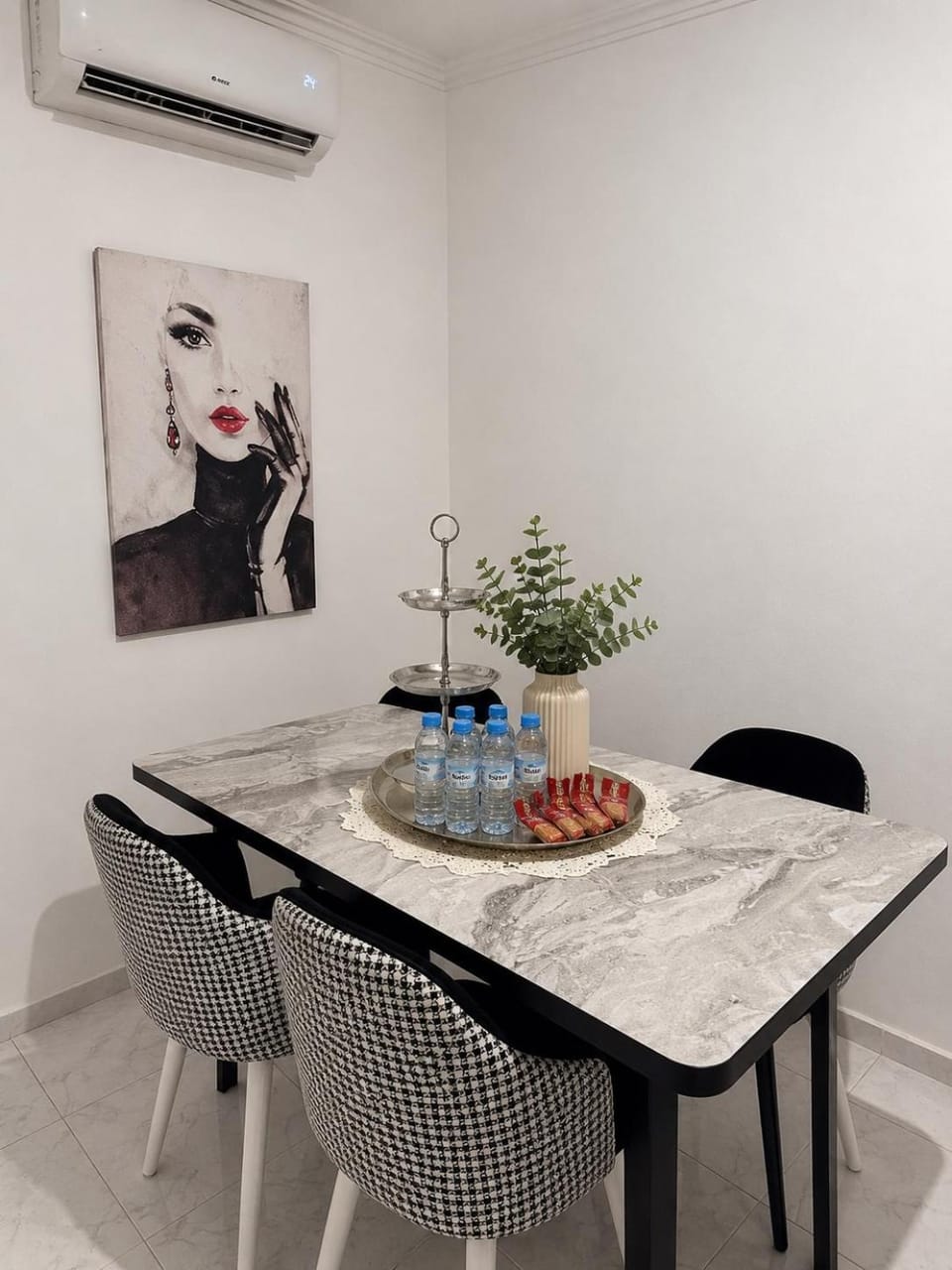 Appartement Moderne de 2 Chambres Lumineux Idéal pour Familles Apartment in Tangier