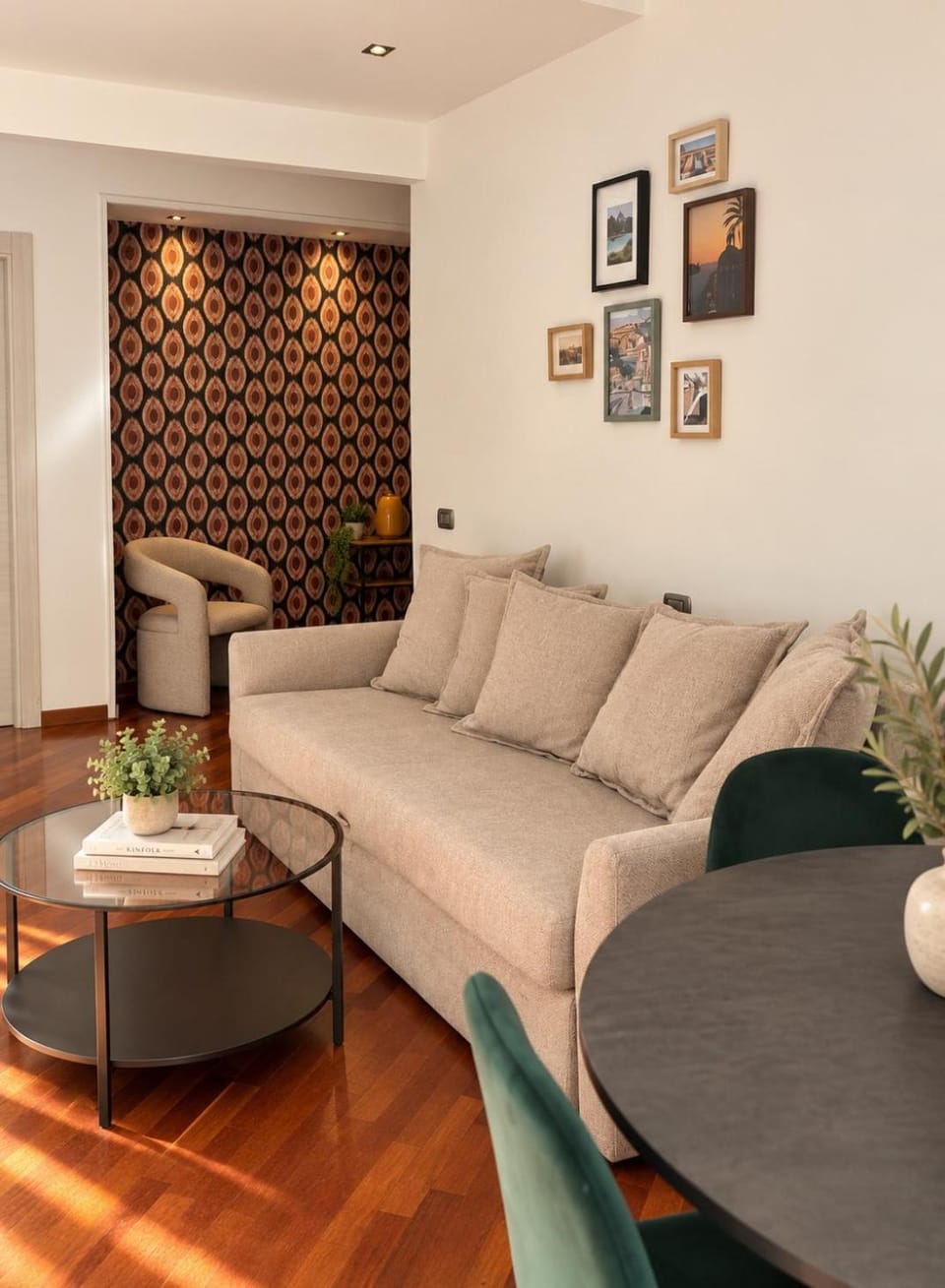 Living room, Seating area