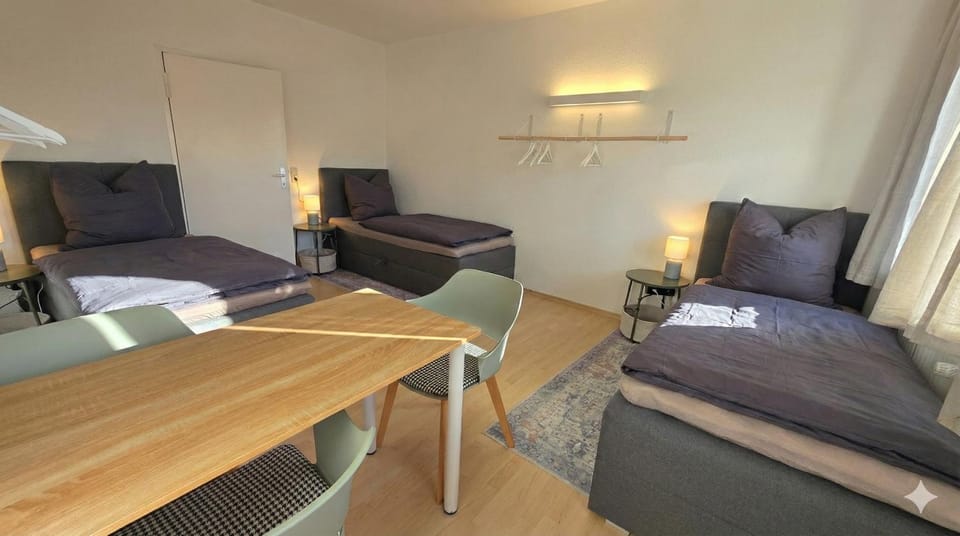 Bed, TV and multimedia, Dining area