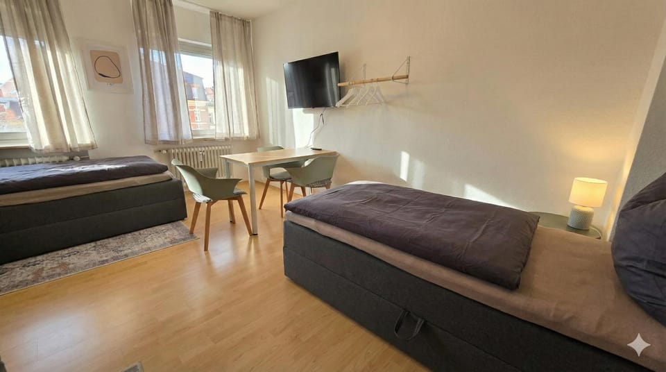 Bed, TV and multimedia, Dining area