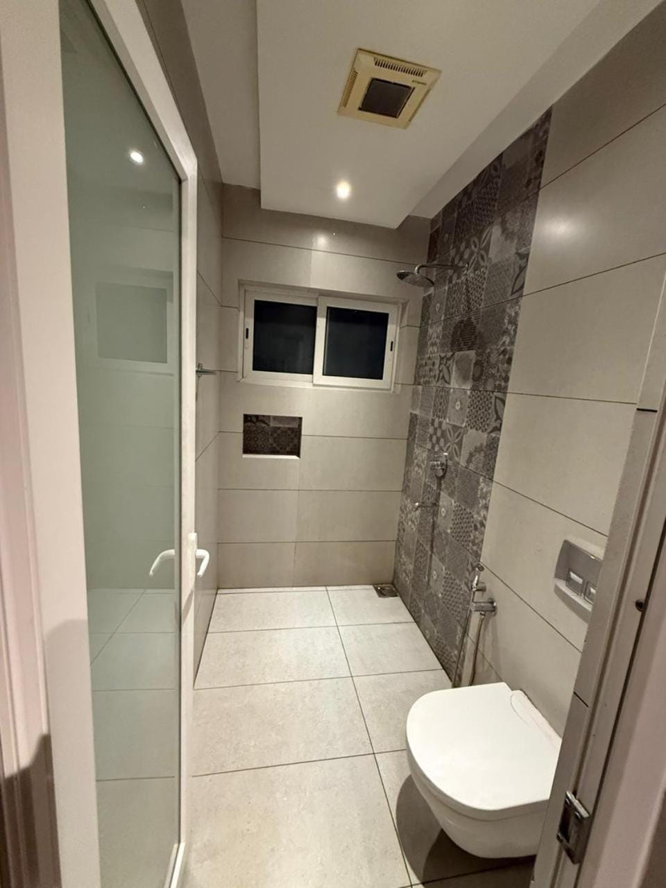 Shower, Toilet