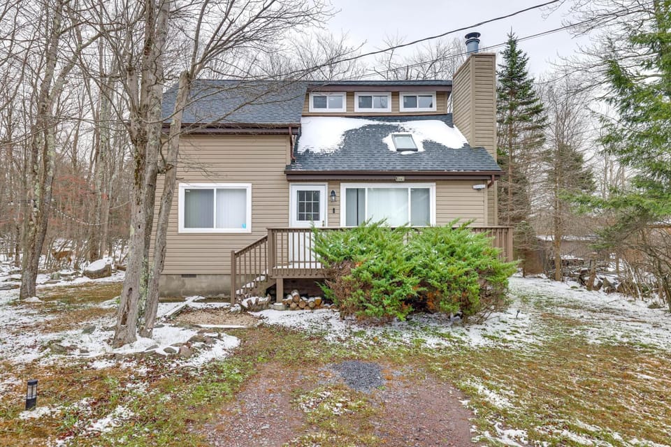 Ski, Swim & Hike! Family Home in Tobyhanna House in Coolbaugh Township