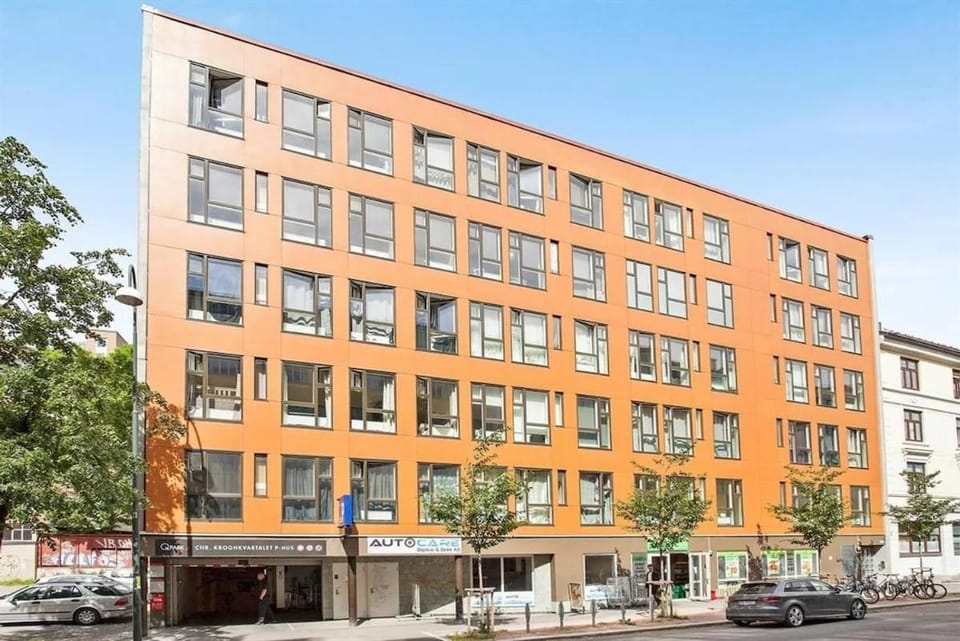 Property building, Neighbourhood, Street view, Location