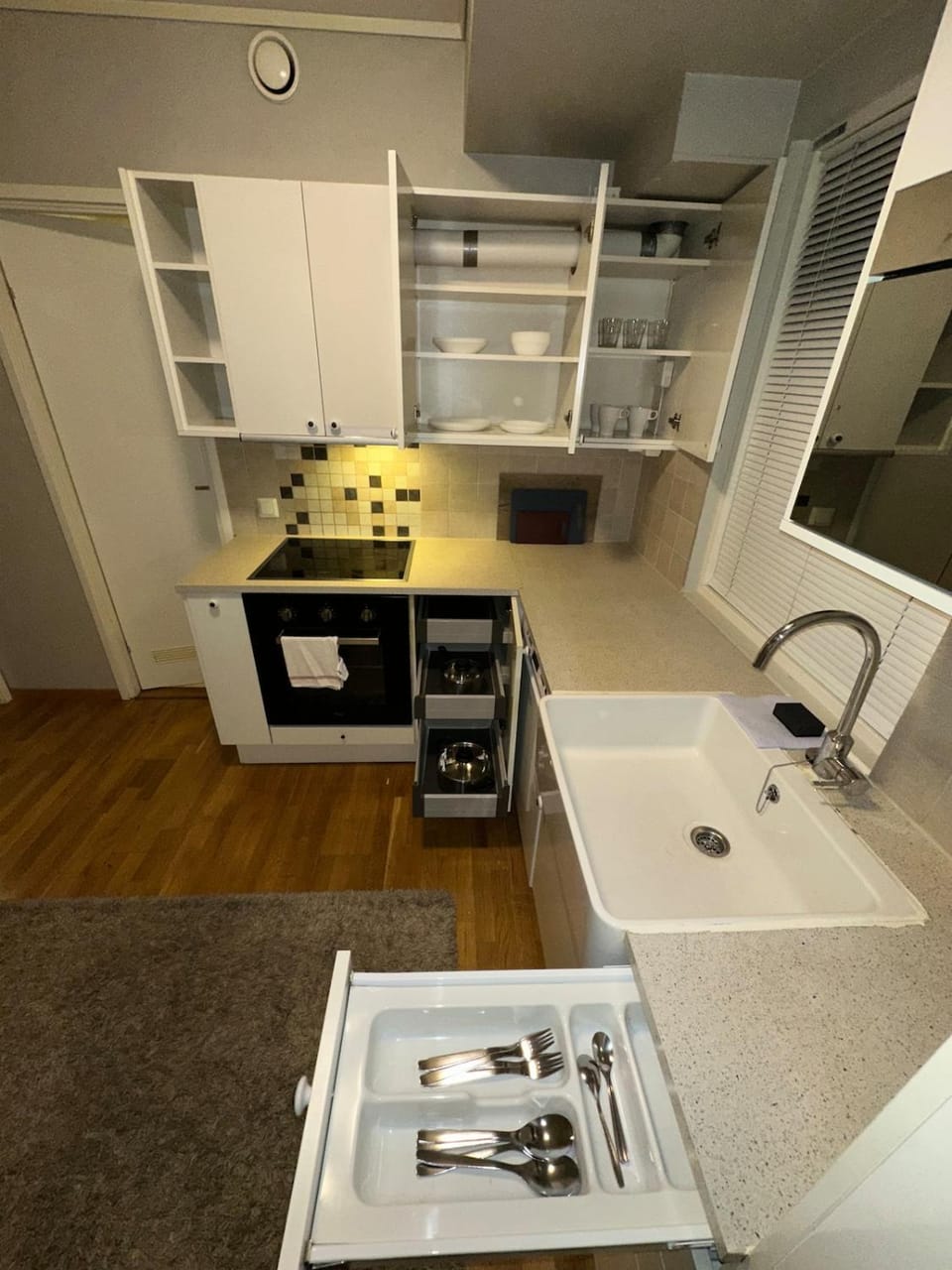 Kitchen or kitchenette, oven