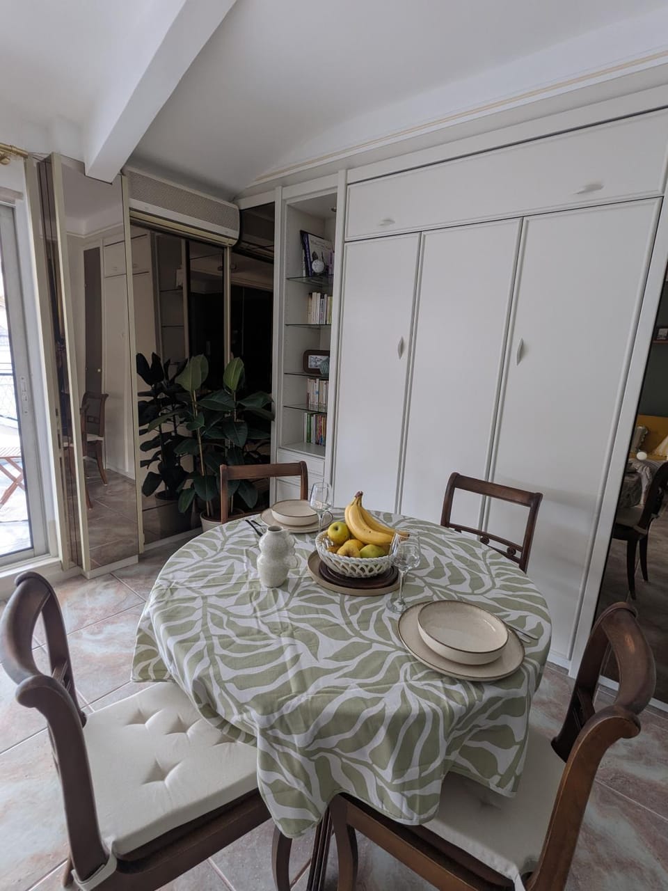 Living room, Dining area