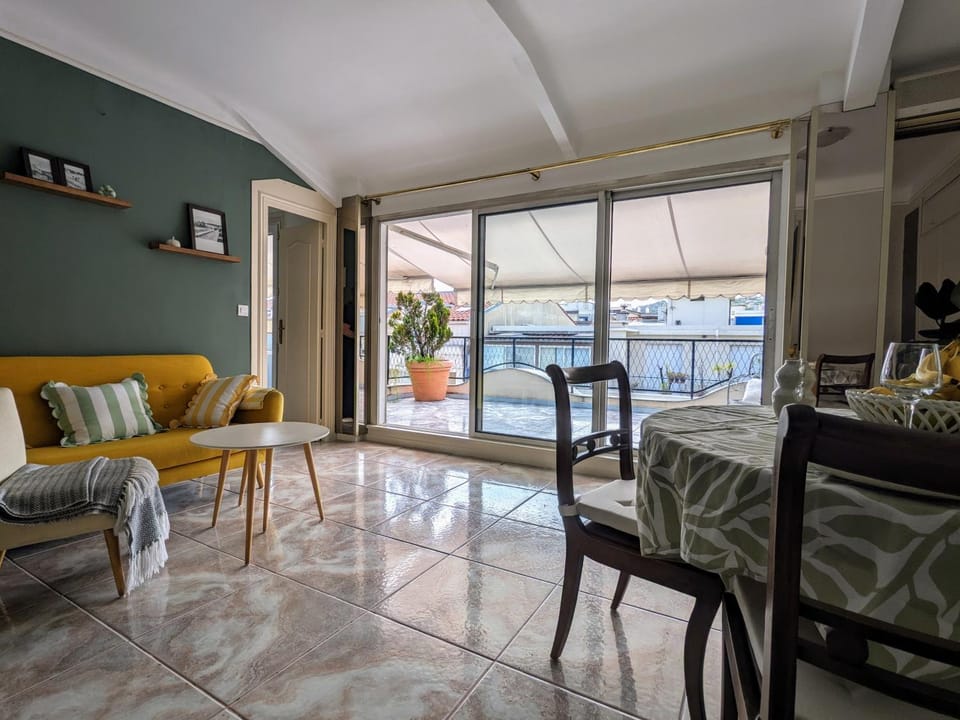 Patio, Balcony/Terrace, Living room, Seating area, Dining area