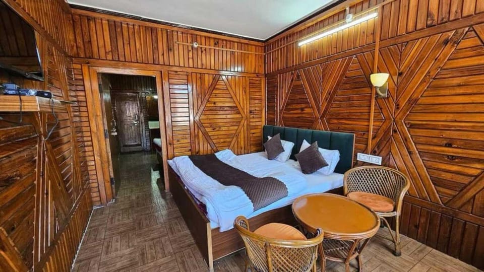Bed, Photo of the whole room, Seating area, Bedroom, Lake view, Lake view, Family, Family