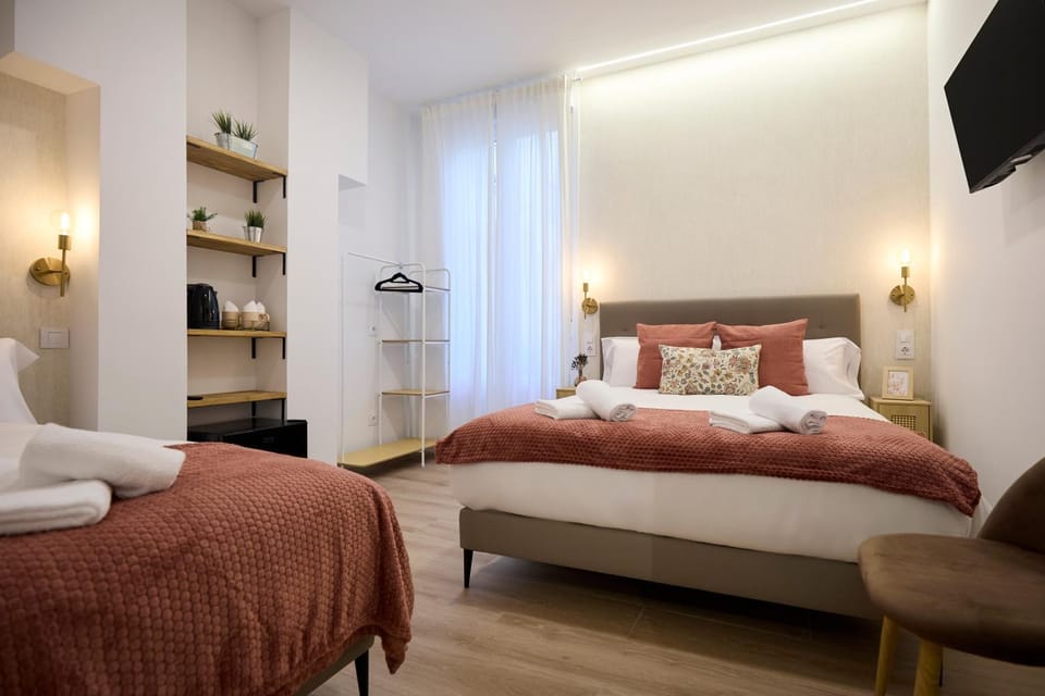 Bed, TV and multimedia, Photo of the whole room, Bedroom, towels