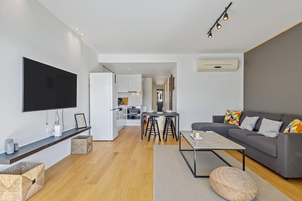 TV and multimedia, Living room, internet, air conditioner