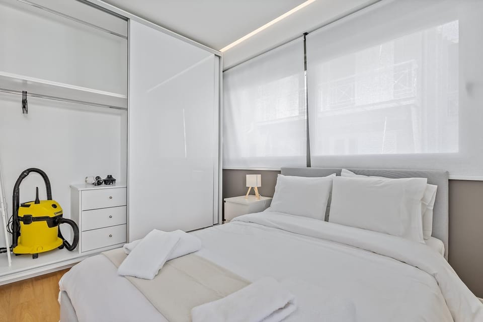 Bed, Bedroom, towels, wardrobe